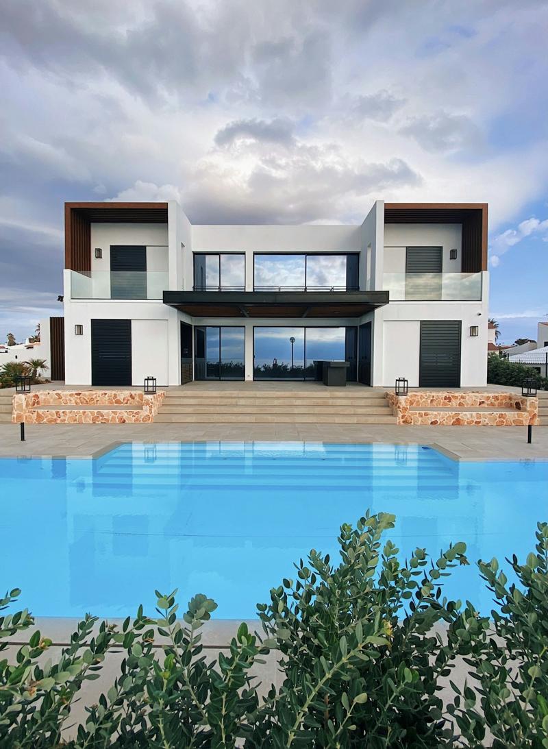 Villa con piscina en alquiler